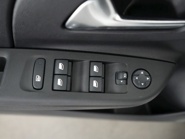 Corsa F FACELIFT+RÜCKFAHRKAMERA+SITZ-/LENKRADHEI
