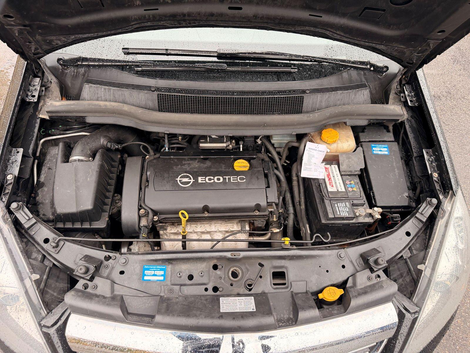 Opel Zafira 2012 — photo 12