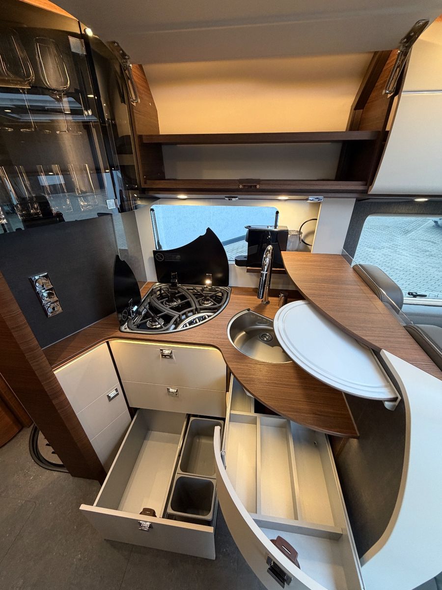 Fahrzeugabbildung Carthago chic c-line 4.9 LE MJ26 Cortina