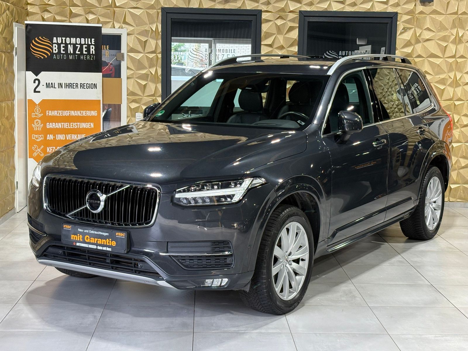 Fahrzeugabbildung Volvo XC90 Momentum AWD/NAVI/KAMERA/APPLE/KLIMA/SHZ