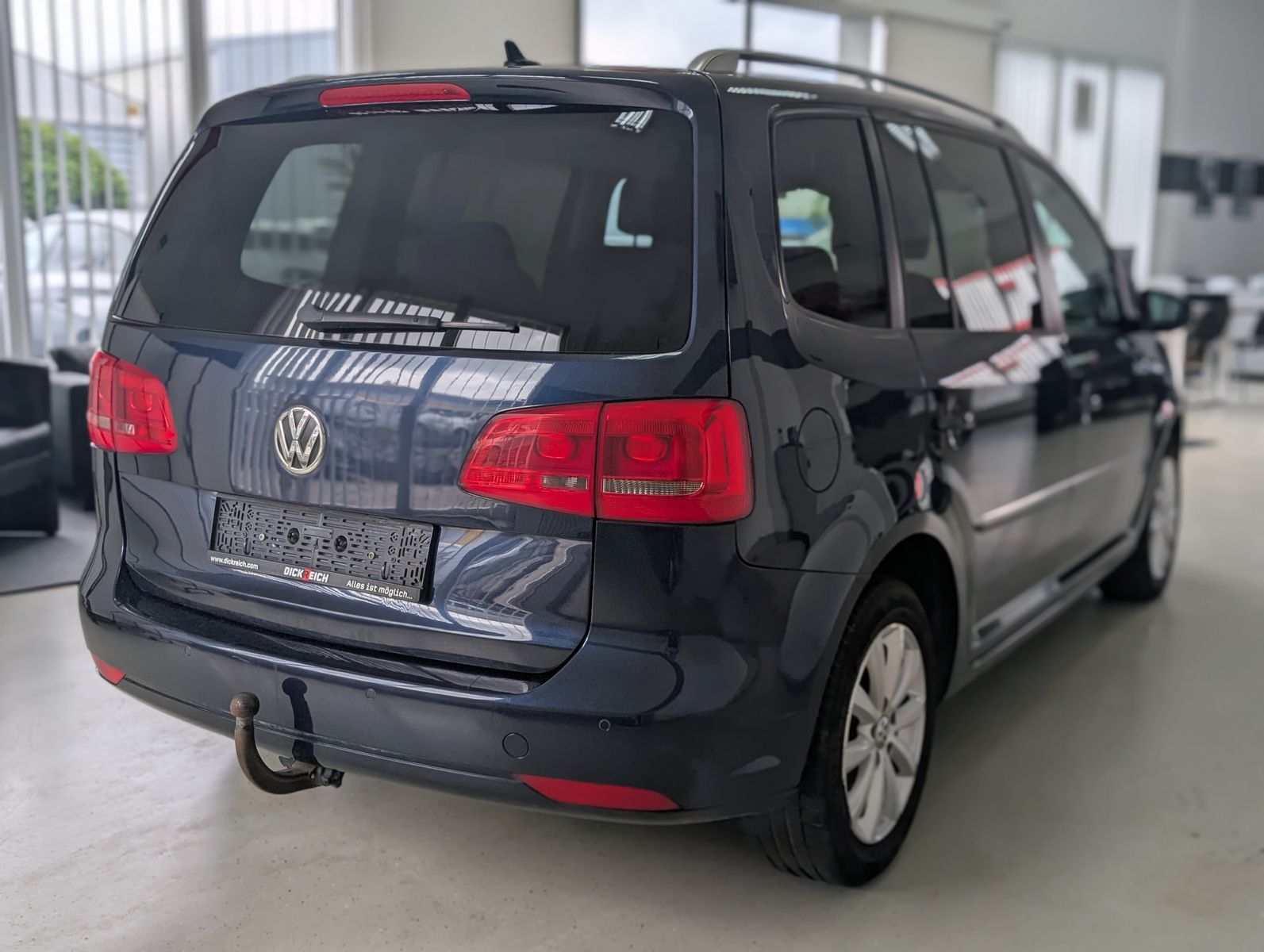 Fahrzeugabbildung Volkswagen Touran 2.0 TDI Highline PANO AHK PDC APP XENON