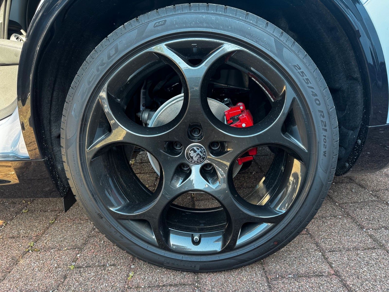 Fahrzeugabbildung Alfa Romeo Stelvio VELOCE 2.2 Diesel 210PS MEMORY HARMAN K