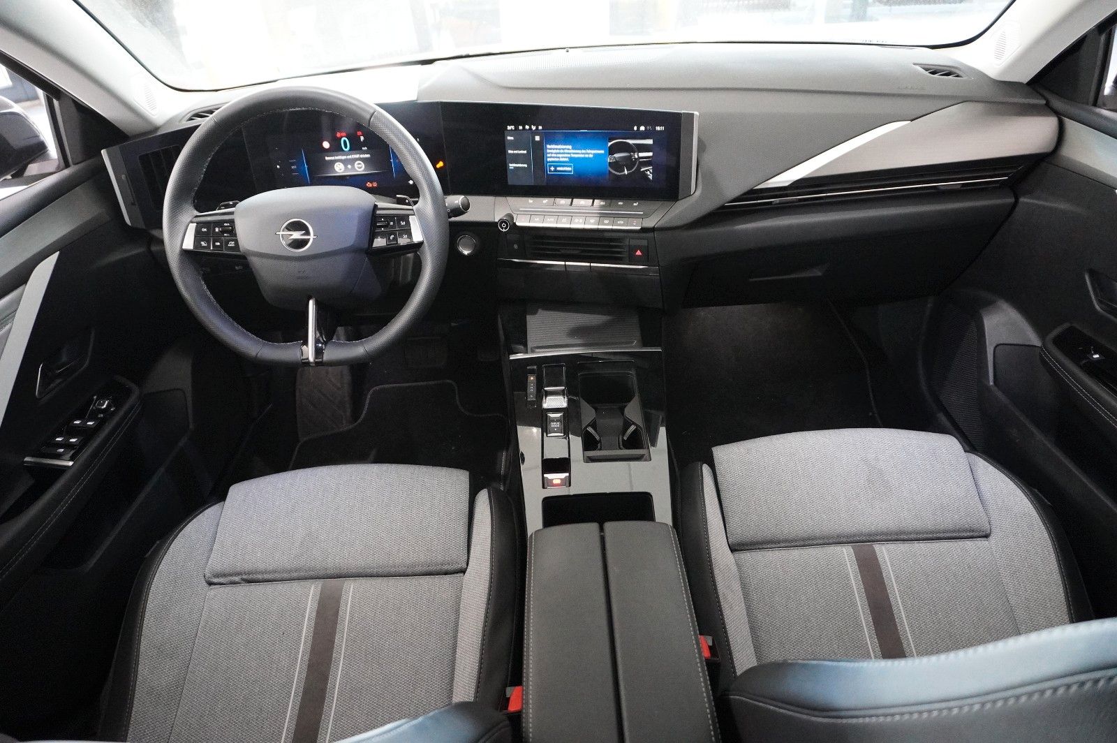 Fahrzeugabbildung Opel Astra L ST 1.6 HYBRID ELEGANCE NAVI/LED/KAMERA