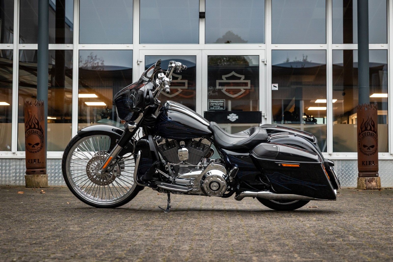 Fahrzeugabbildung Harley-Davidson CVO STREET GLIDE 110 FLHXSE - Jekill&Hyde-26Zoll
