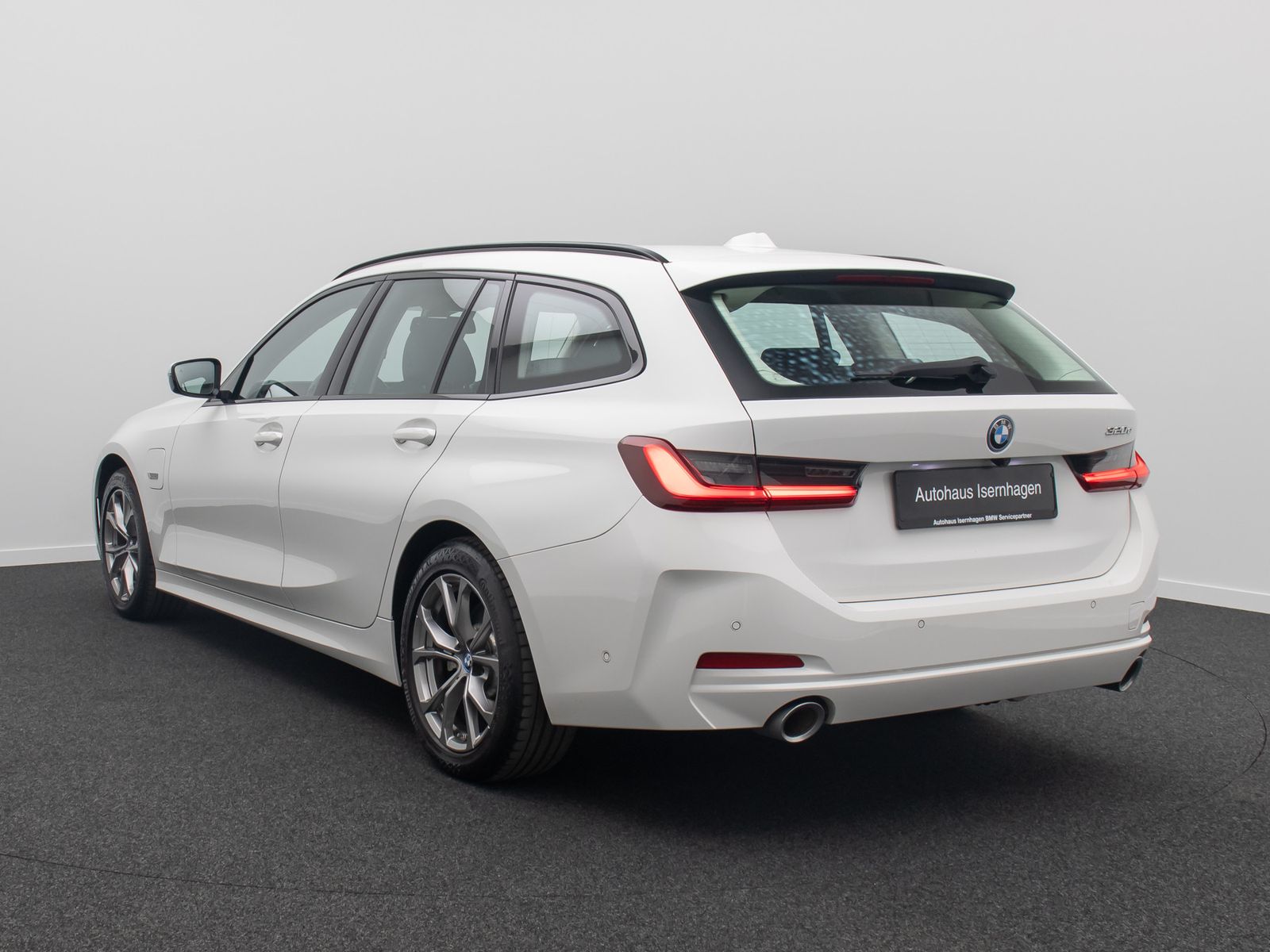 Fahrzeugabbildung BMW 320e Stop&Go AHK Kamera DAB Sportsitz DrivAssist