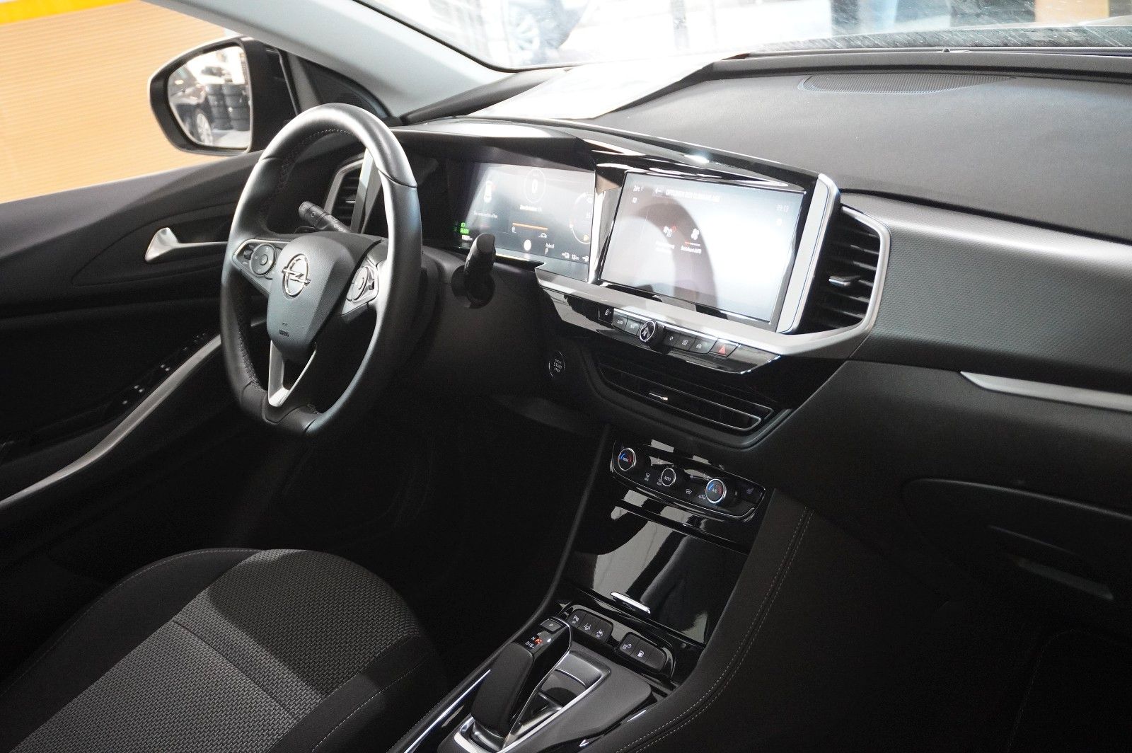 Fahrzeugabbildung Opel Grandland (X) 1.6T EDITION HYBRID NAVI/LED/VIRT.