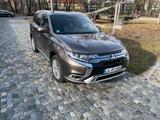 Mitsubishi Outlander 2.4 MIVEC PLUG-IN HYBRID 4WD Plus ...