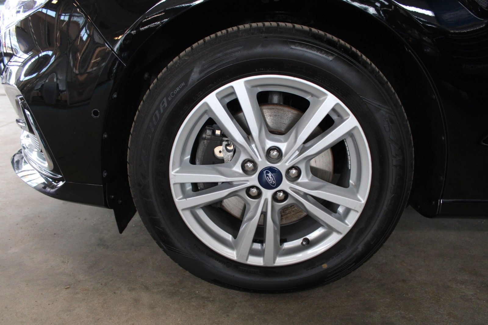 Fahrzeugabbildung Ford S-Max Titanium Automatik 7-Sitze AHK ACC CAM LED