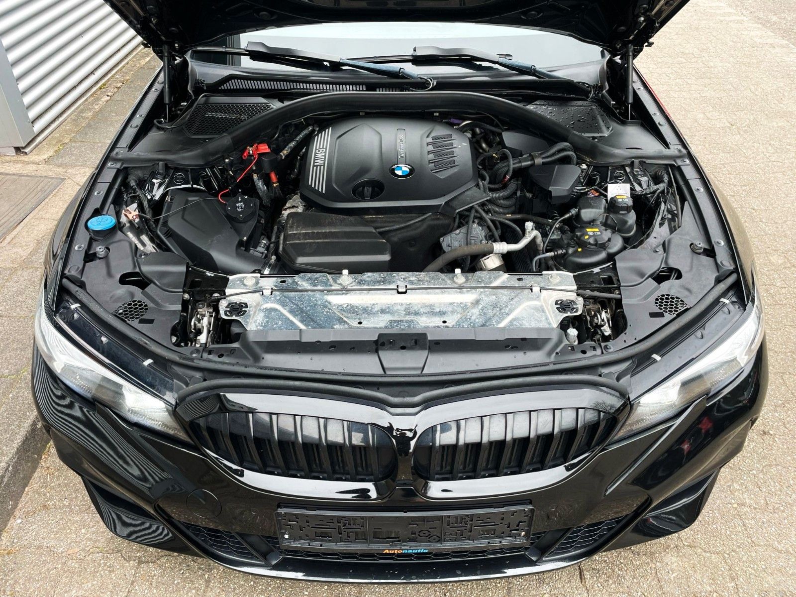 Fahrzeugabbildung BMW 320d M SPORT SAG tLEDER NAVI HiFi LIVE COCPIT+