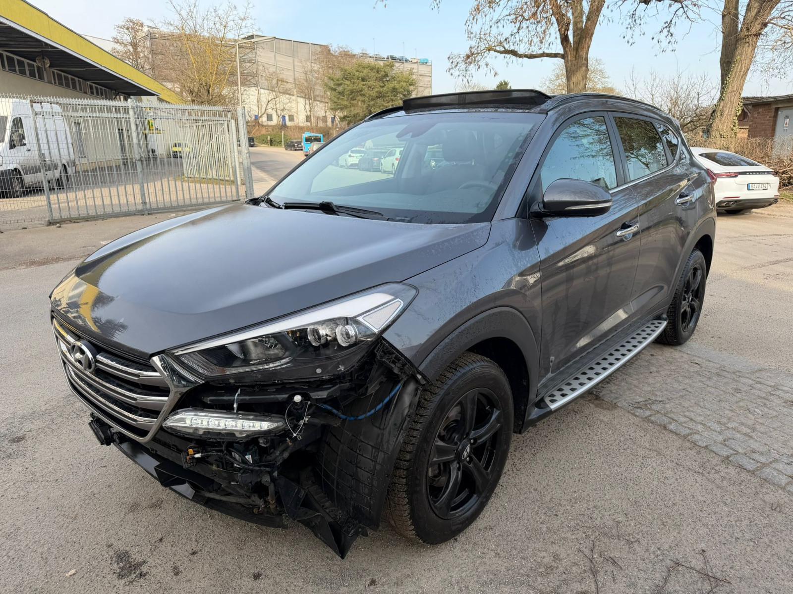 Hyundai TUCSON Premium 4WD Pano Kamera Leder 2.HD