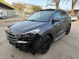 Hyundai TUCSON Premium 4WD Pano Kamera Leder 2.HD - Hyundai: Unfallwagen