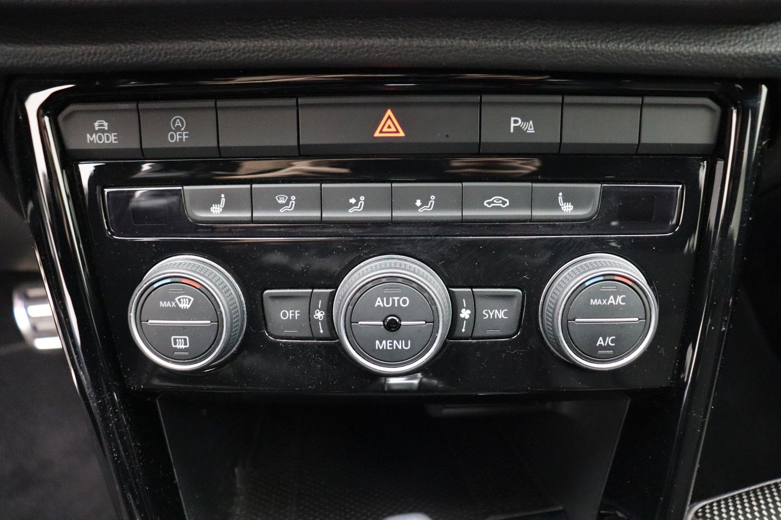 Fahrzeugabbildung Volkswagen T-Roc Sport Kamera LED Black Style Paket "beats"