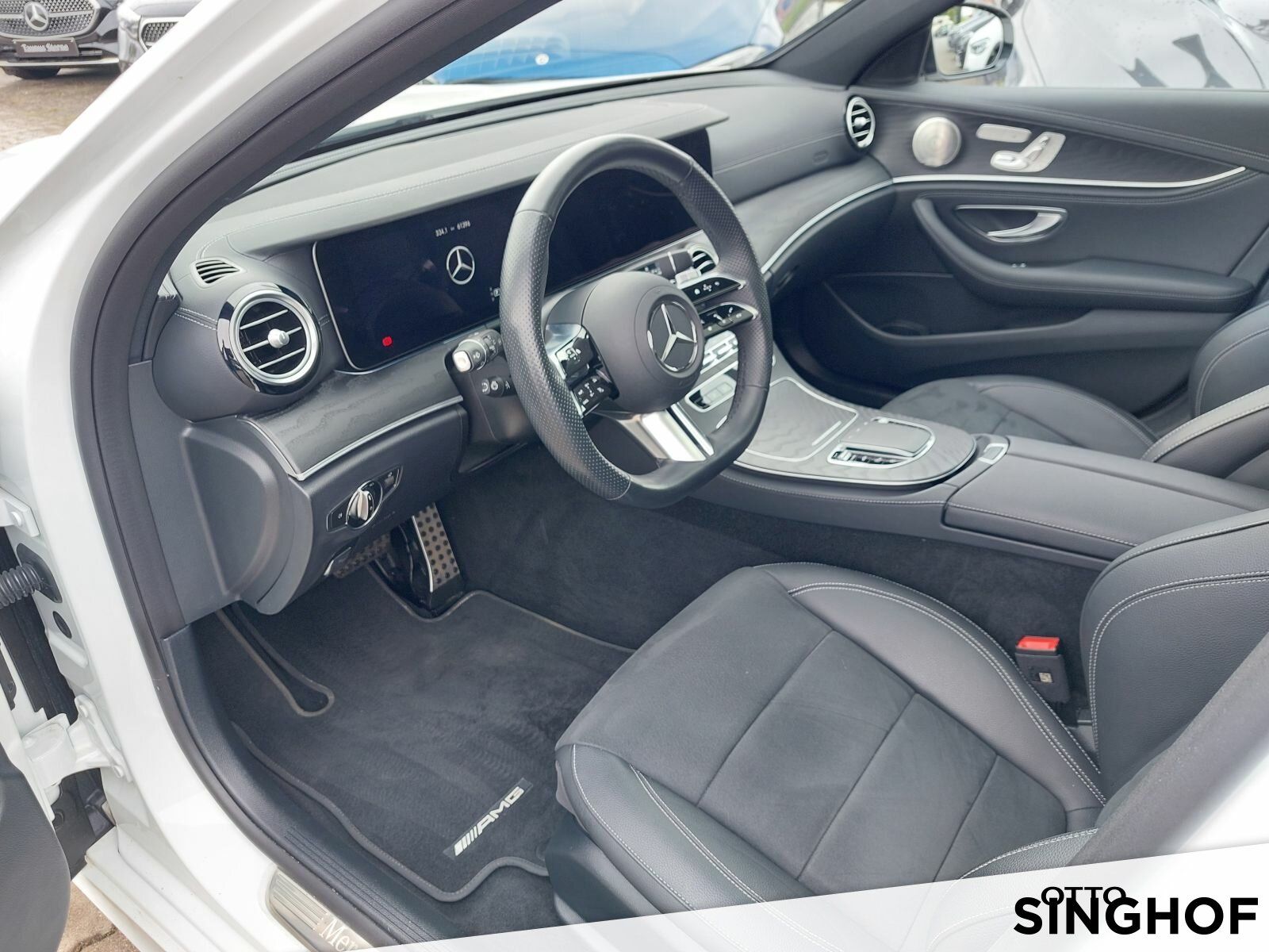 Fahrzeugabbildung Mercedes-Benz E 220 d T 4matic AMG Pano+AHK+Airmatic+dynam.LED
