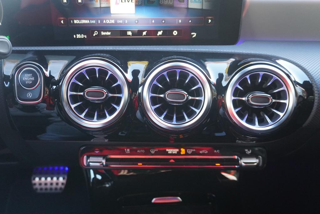 Mercedes-Benz CLA 200