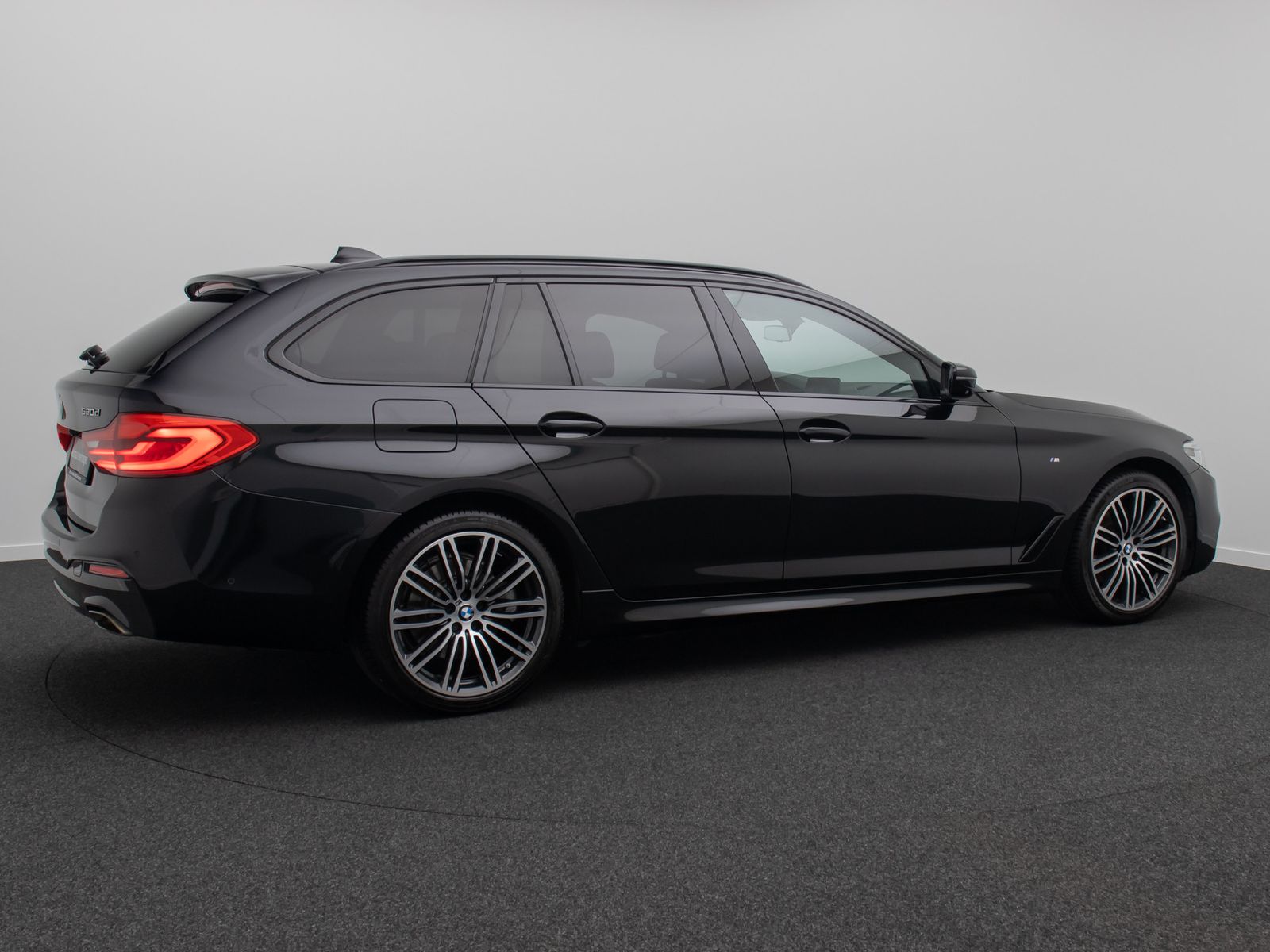 Fahrzeugabbildung BMW 520d xD M Sport Individual 360&deg;HUD HiFi Panorama