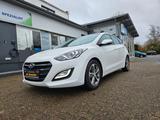 Hyundai i30 YES!1.Hand GARAGE WIE NEU Viele Extras TOP