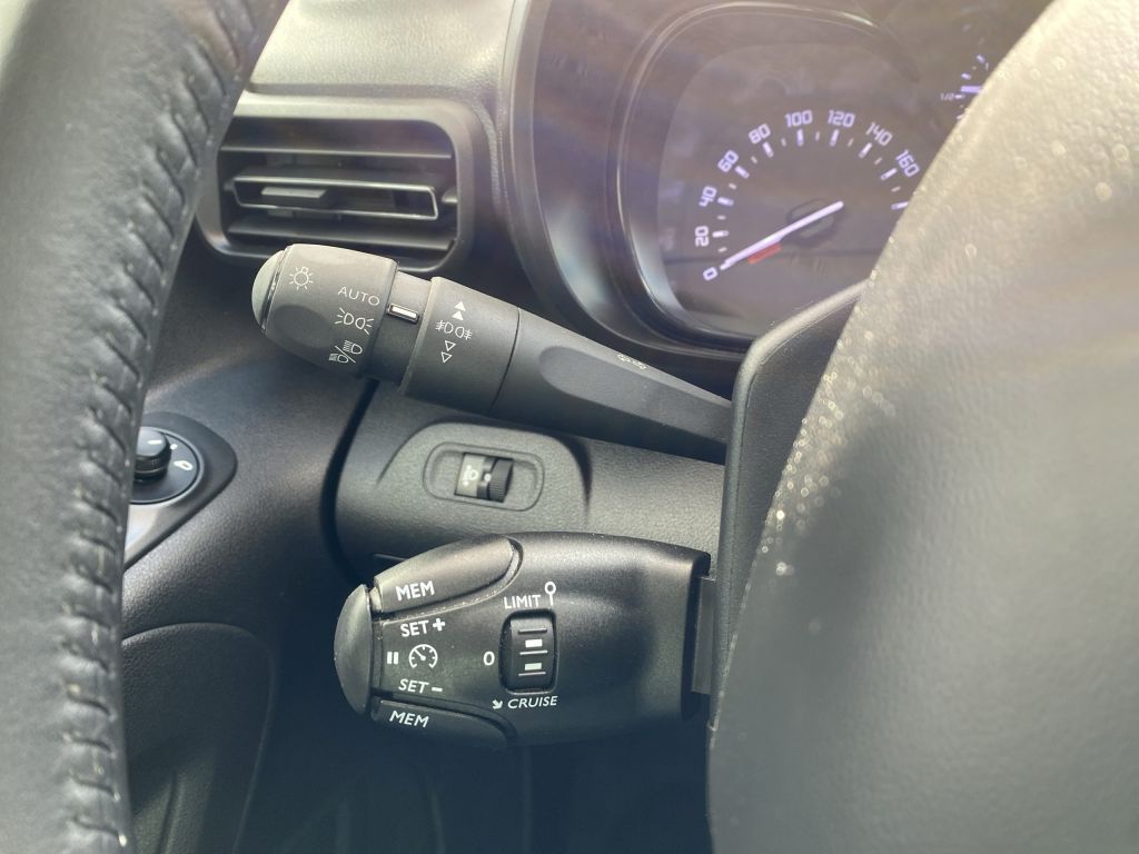 Fahrzeugabbildung Citroën Berlingo MPV M PureTech 110 FEEL *Keyless*Klimaa