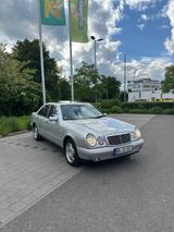 Mercedes-Benz E 320 4MATIC AVANTGARDE *AUTOM*KLIMA*LEDER*XENON - Mercedes-Benz E 320: 4matic