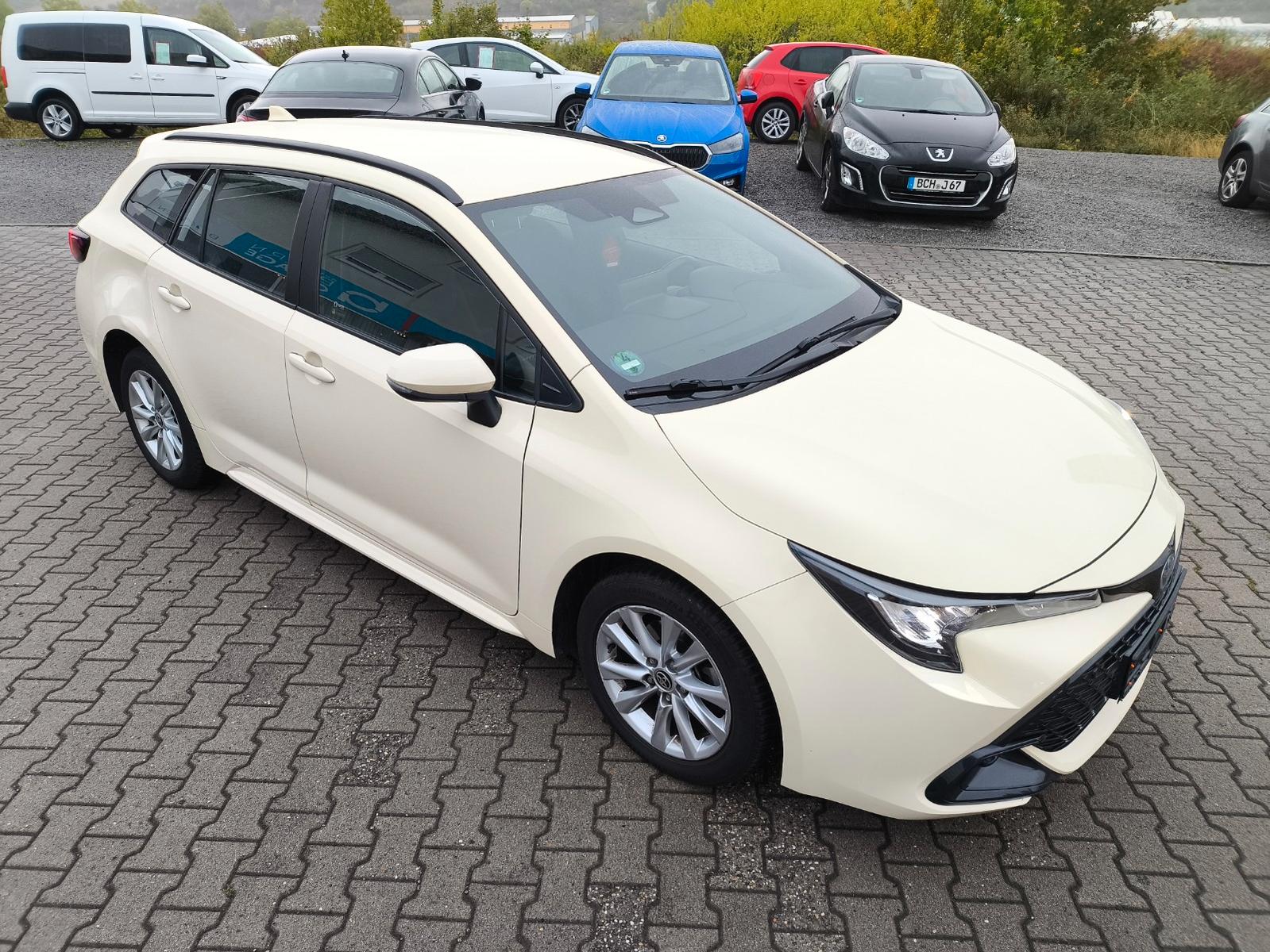 Toyota Corolla Touring Sports 1.8 VVT i-Hybrid Business