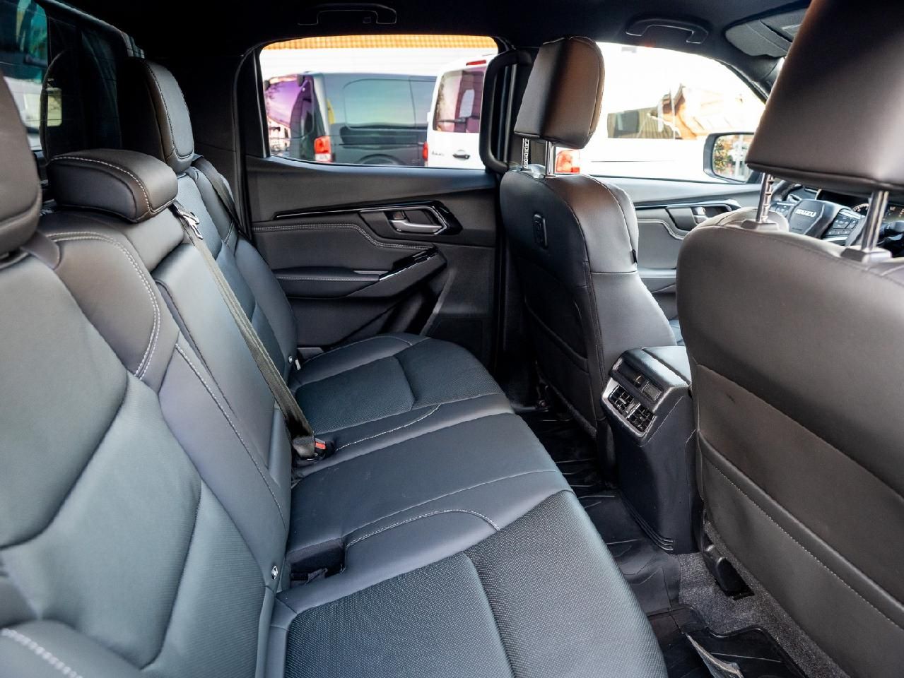 Fahrzeugabbildung Isuzu D-Max Double Cab 4WD V-CROSS