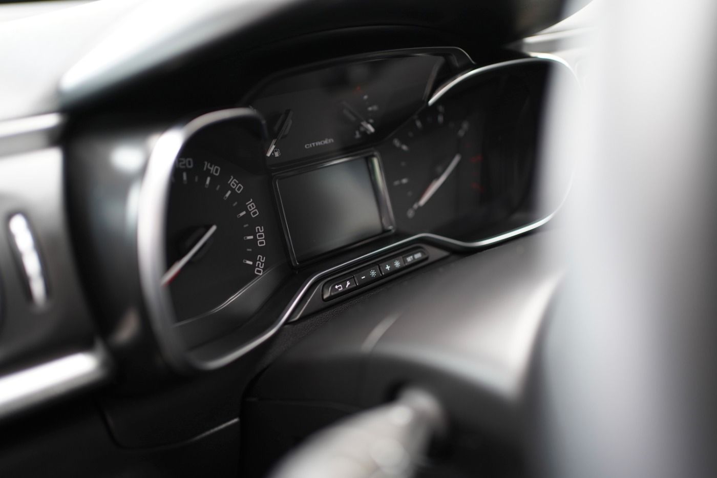 Fahrzeugabbildung Citroën C3 PureTech 110 EAT6 Shine Pack Automatik Navi