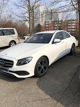 Mercedes-Benz E 300  - Mercedes-Benz E 300: Weiß