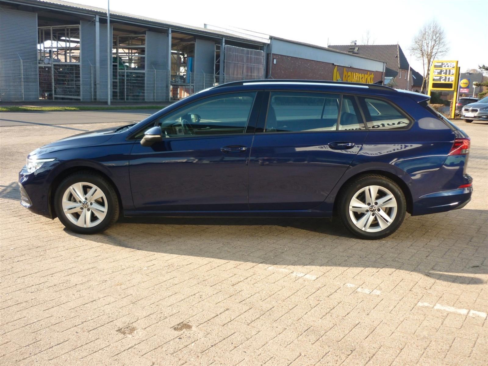 Volkswagen Golf VIII Var. Life 1,0 TSI+AHK+Navi+ACC+Sitzh.