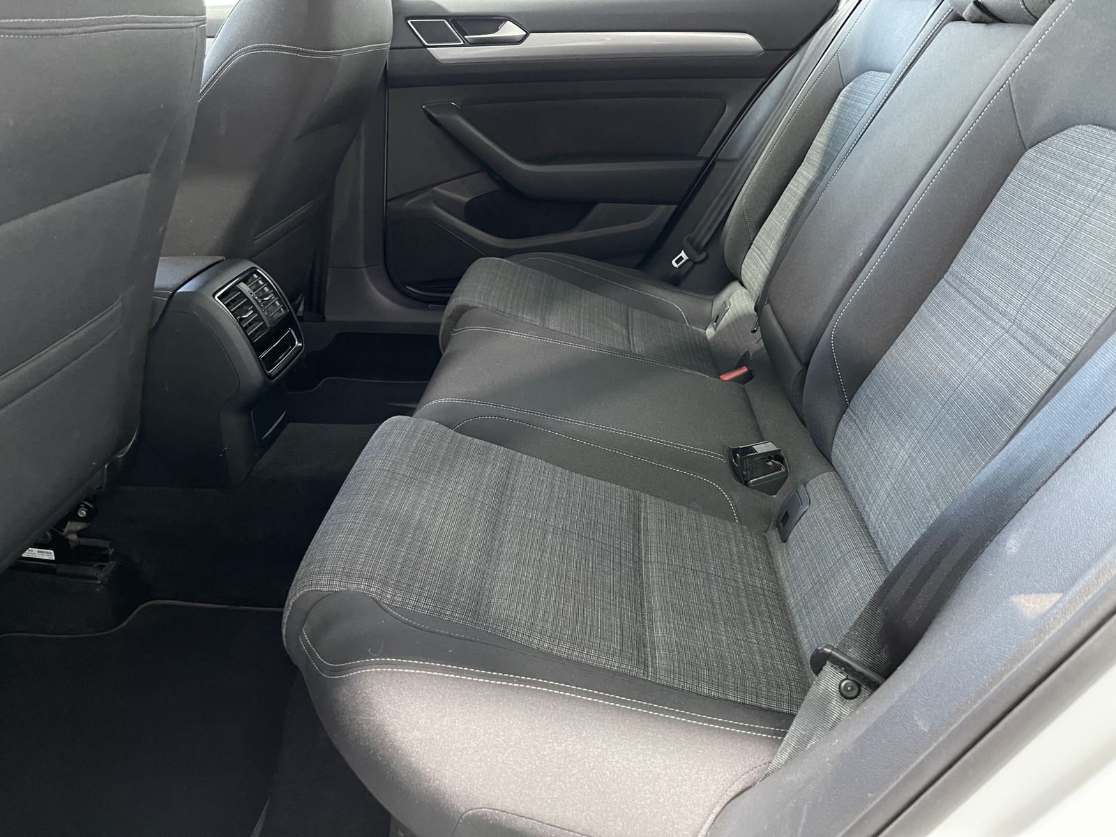 Fahrzeugabbildung Volkswagen Passat Variant  2.0 TDI*AHK**Cam*ACC*LED-Matrix*