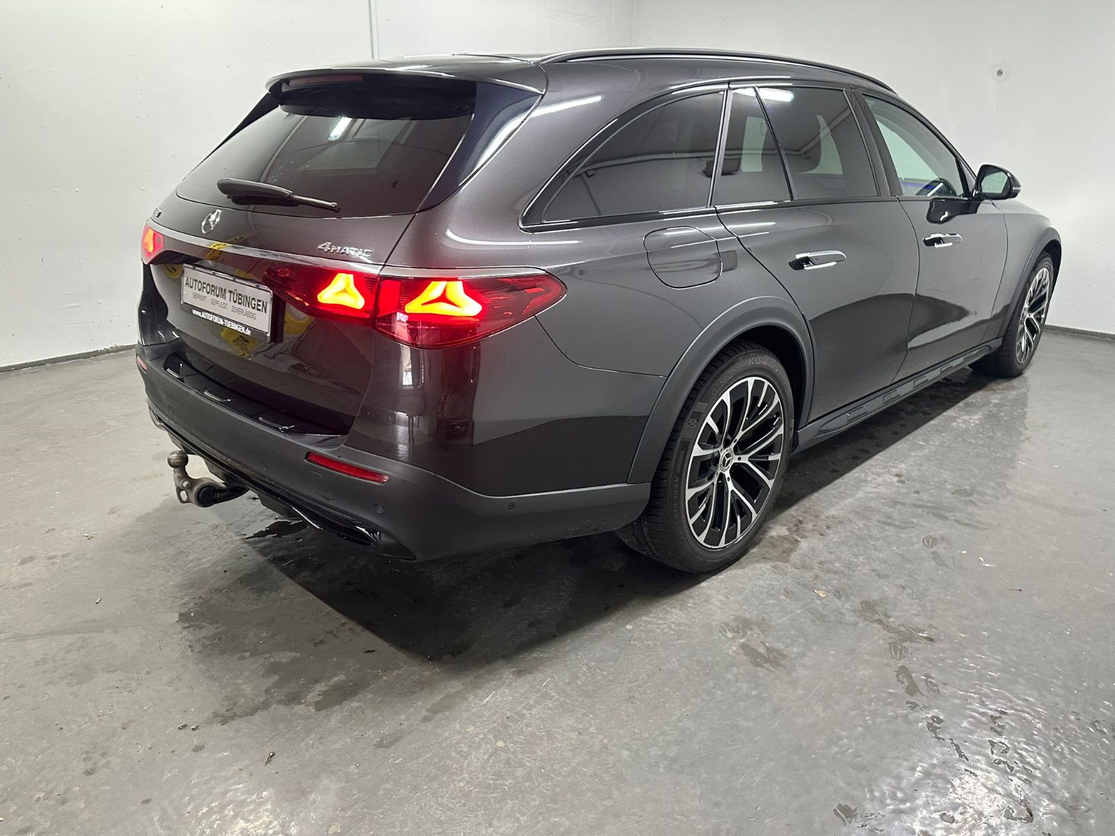 Fahrzeugabbildung Mercedes-Benz E 450 4MATIC T All-Terrain Autom. *AHK*AMBIENTE*