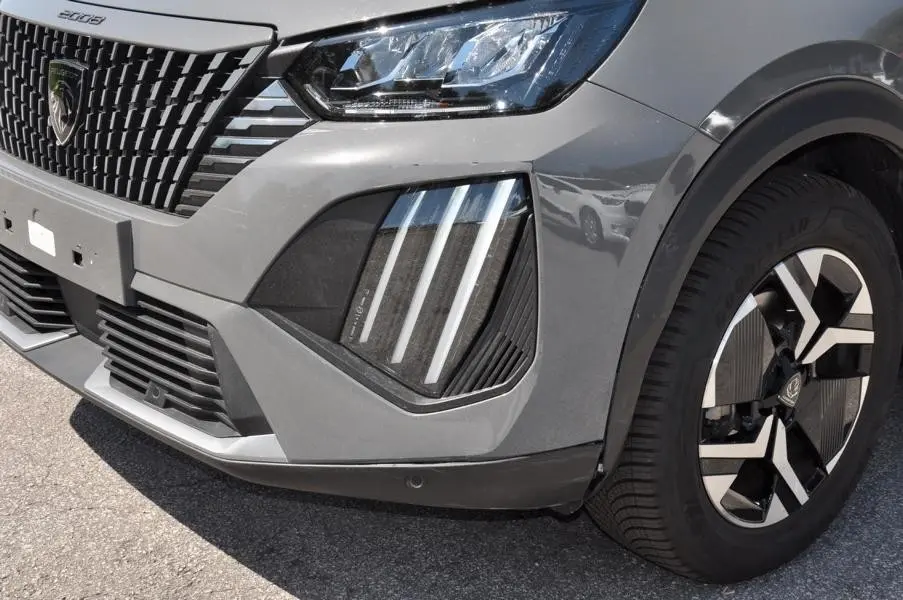 Peugeot 2008 Hybrid 145 Allure *LED*