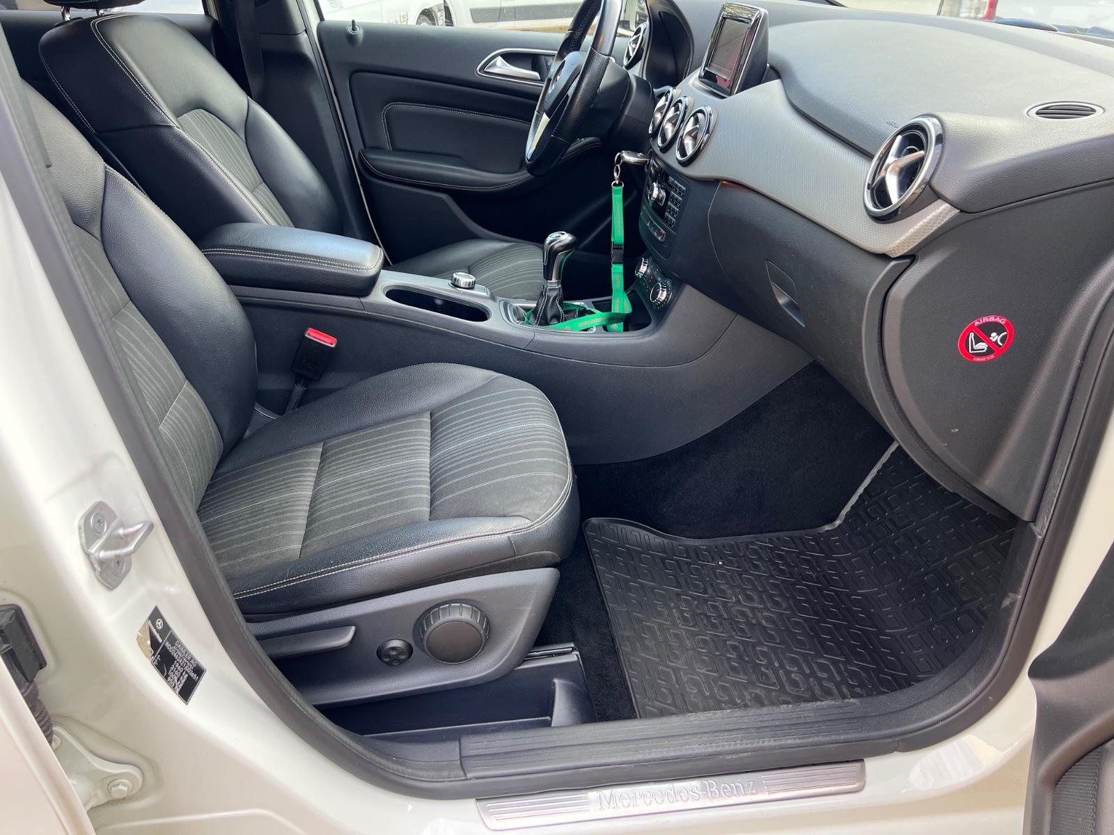 Mercedes-Benz B180 2011 — photo 15