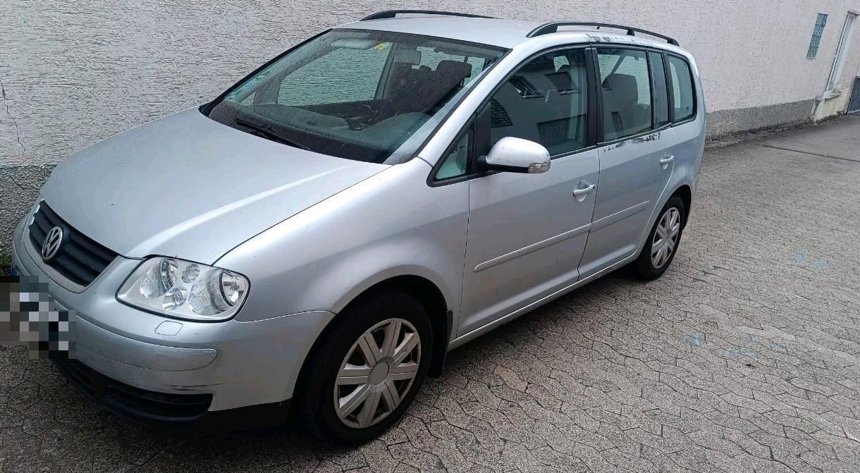 Volkswagen Touran 2006 — rear view
