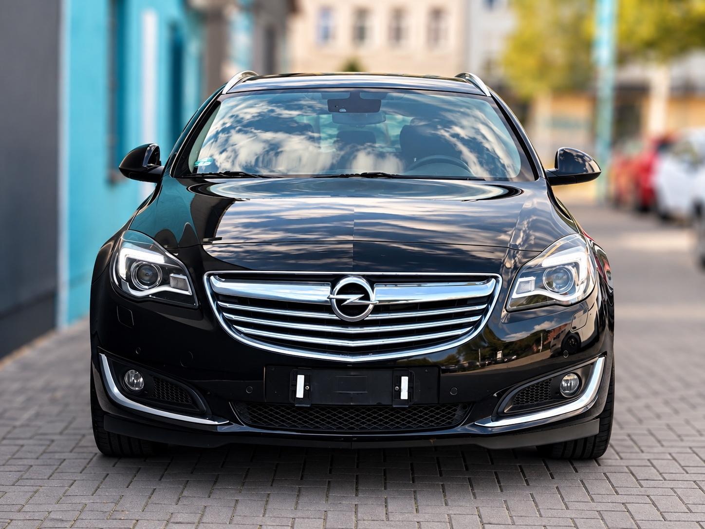 Opel Insignia ST 140*BiXenon*Sitzhz*AHK*ZR Neu*PDC*1A