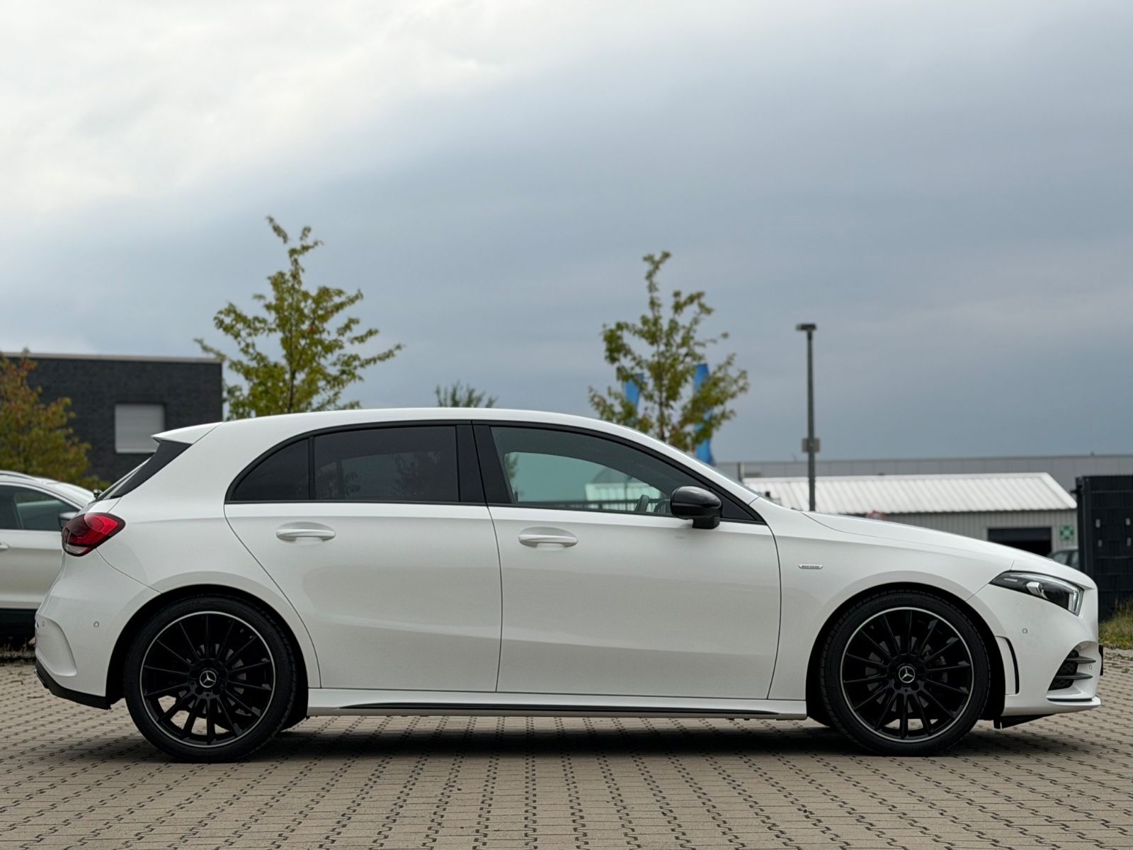 Mercedes-Benz A 200 Edition AMG Kam 19 Wide Night Ambiente foto 4