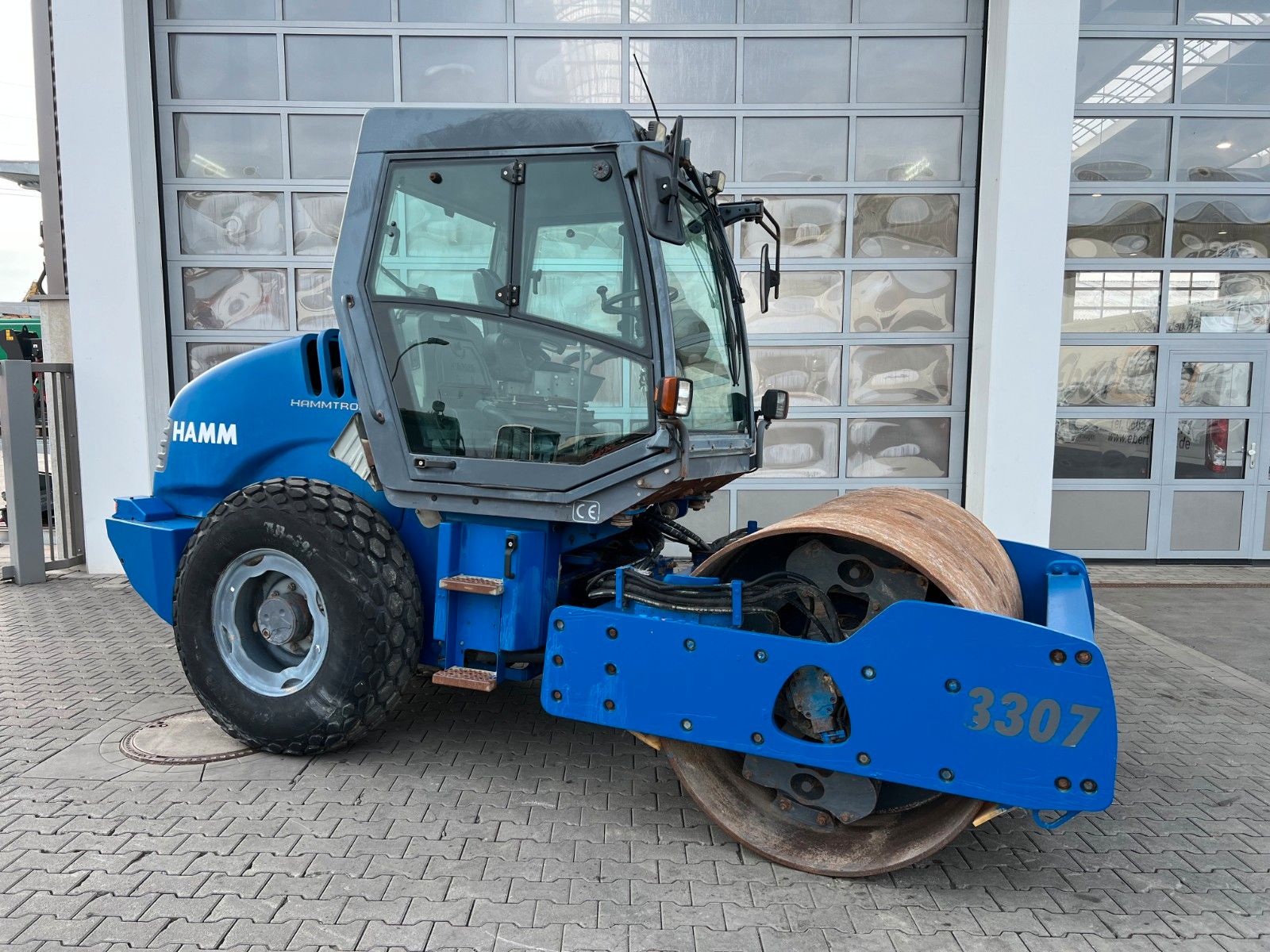 Fahrzeugabbildung Hamm 3307 HT / Walzenzug / 4.958h / 2001