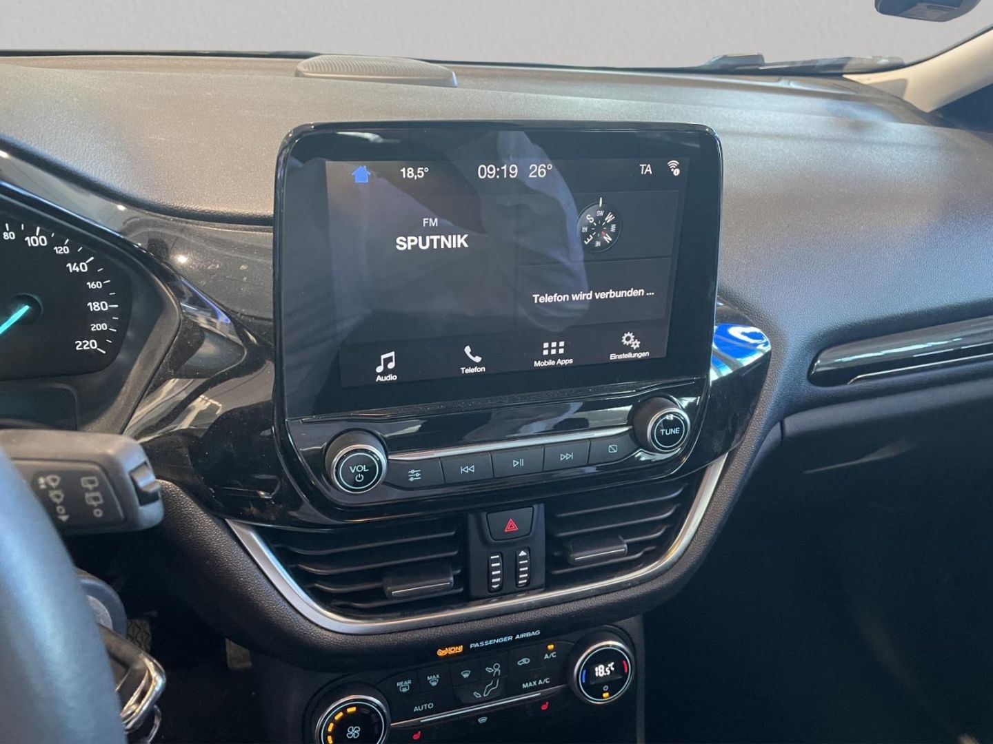 Fahrzeugabbildung Ford Fiesta Cool & Connect Apple CarPlay Android Auto