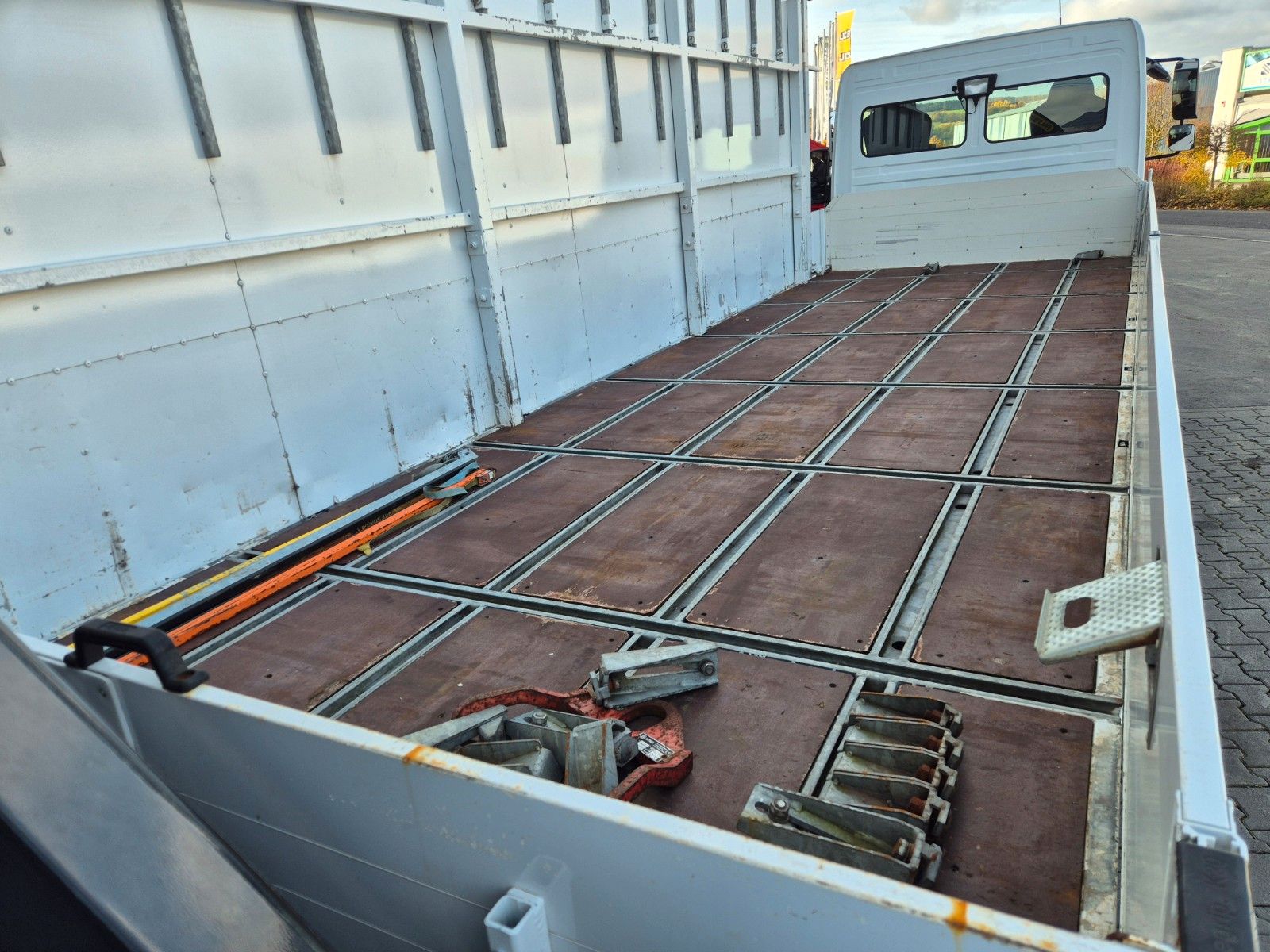 Fahrzeugabbildung Mercedes-Benz Atego 1324 L Glaswand Heckkran PK10002 SH Funk