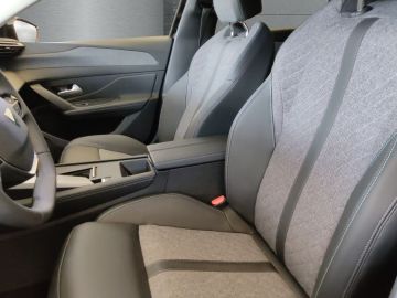 Peugeot 408 - 8