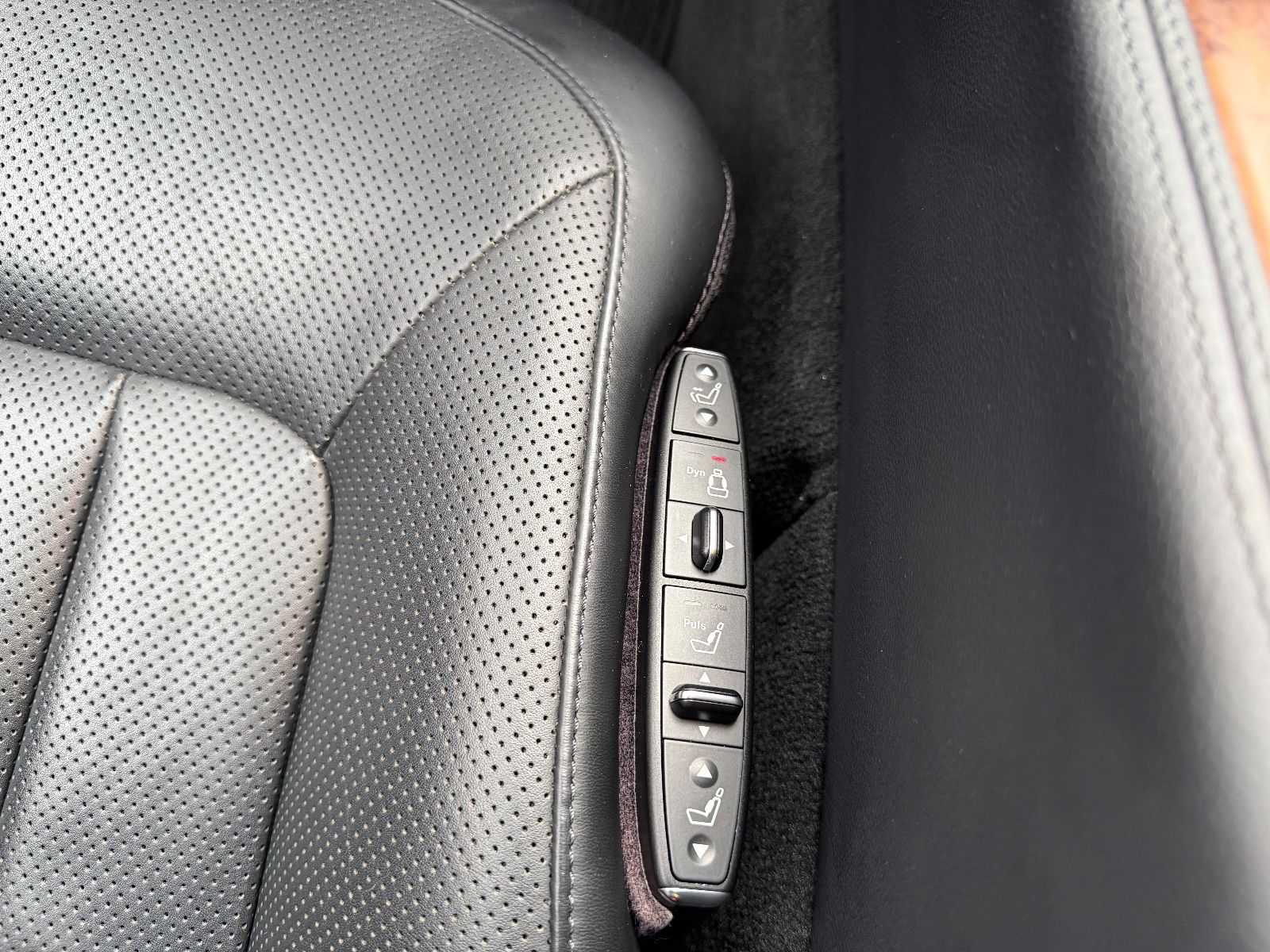 Fahrzeugabbildung Mercedes-Benz CLS 350 H&Rsound*MEMO*LEDER*SDACH*KAMERA