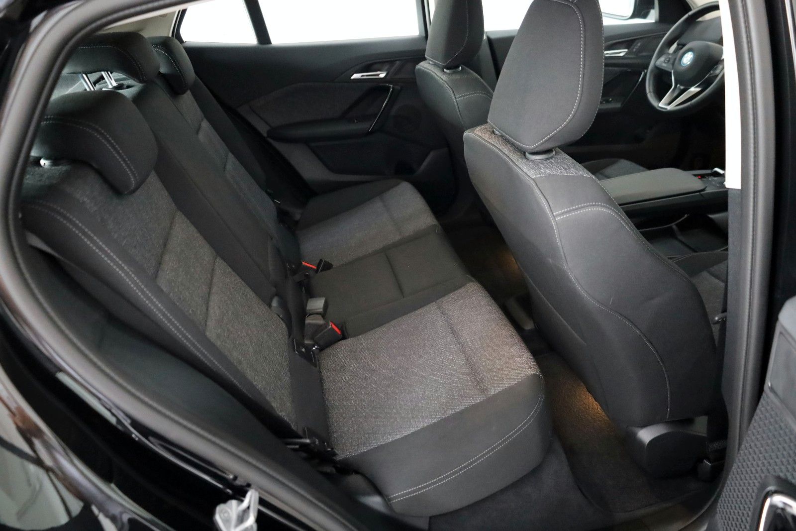 Fahrzeugabbildung BMW iX2 20 eDrive,Navi,LED,SH,Kamera,Ausparkassist