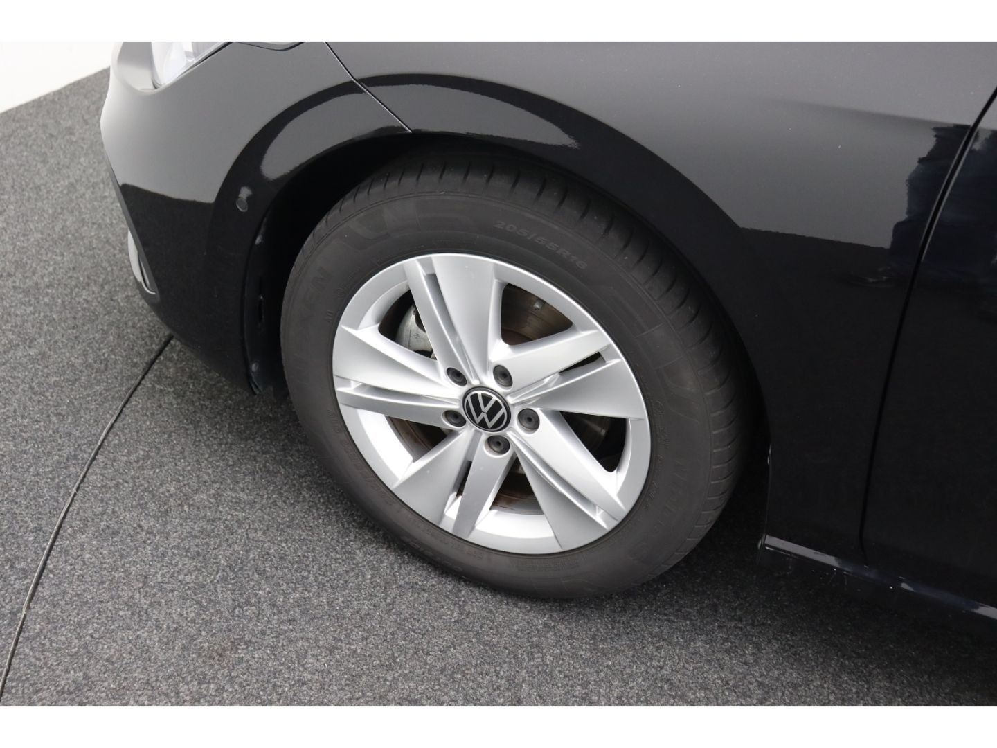 Fahrzeugabbildung Volkswagen Golf VIII Variant Life AHK SHZ ACC