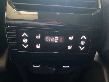 DS Automobiles DS No8 AWD 245 PS Jules Verne Matrix,Massage,360