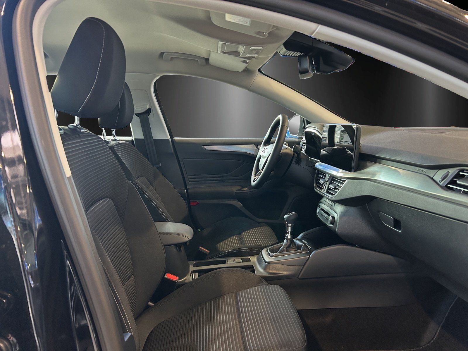 Fahrzeugabbildung Ford Focus Titanium Turnier Winter P. e.Call Kamera