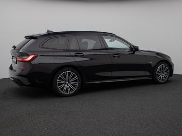 Fahrzeugabbildung BMW 330e M Sport Panorama Kamera HUD DAB HiFi Komfor