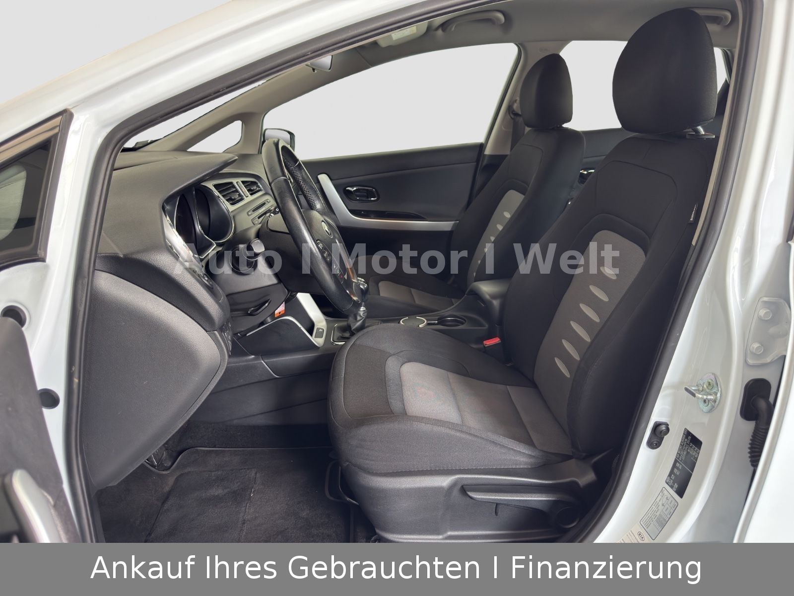 Fahrzeugabbildung Kia Ceed FIFA World Cup Edition ALU/SHZ/LKRDHZ/KLIMA