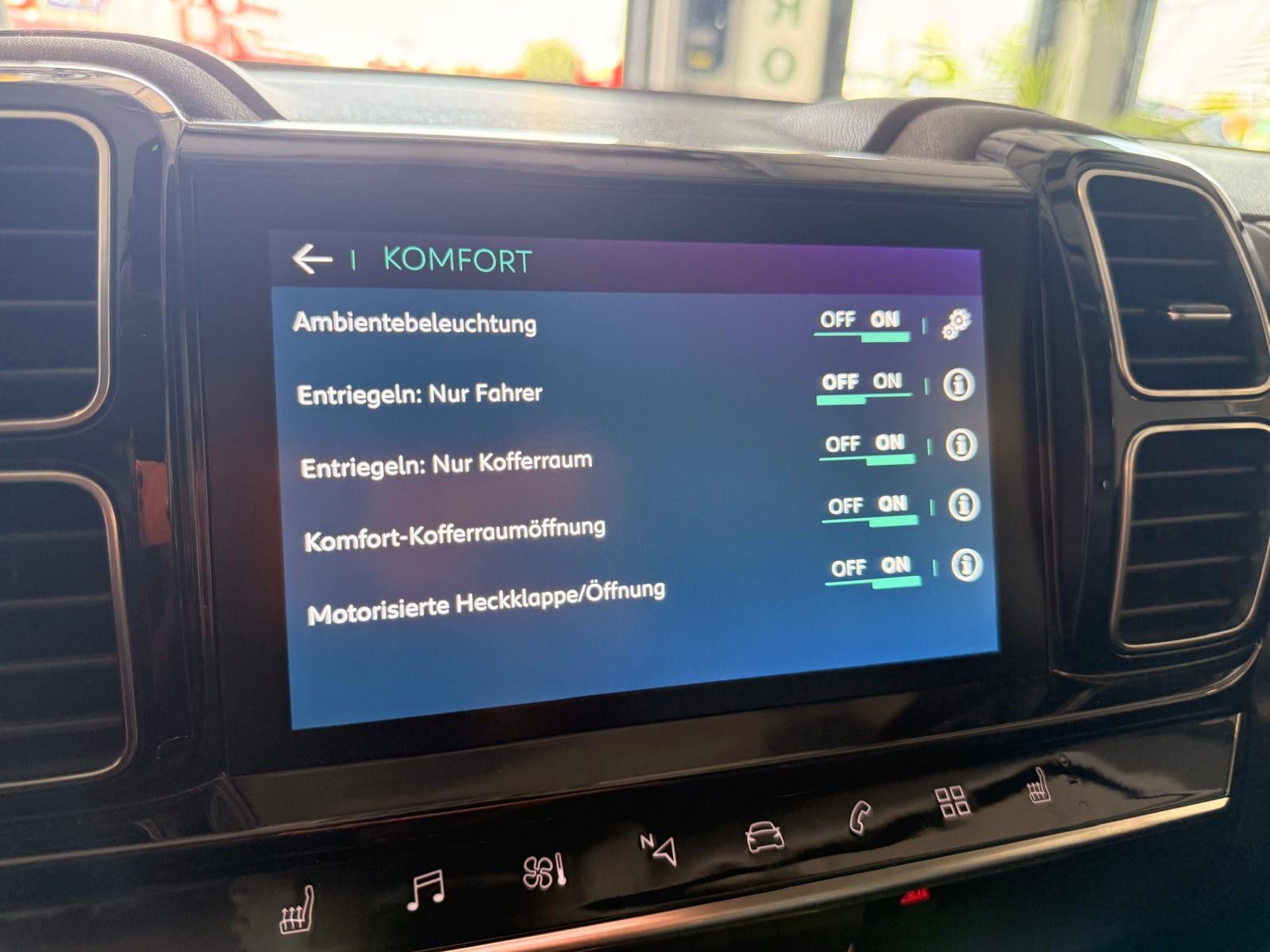 Fahrzeugabbildung Citroën C5 Aircross Hybrid/PANORAMA/LEDER/NAVI/KAMERA