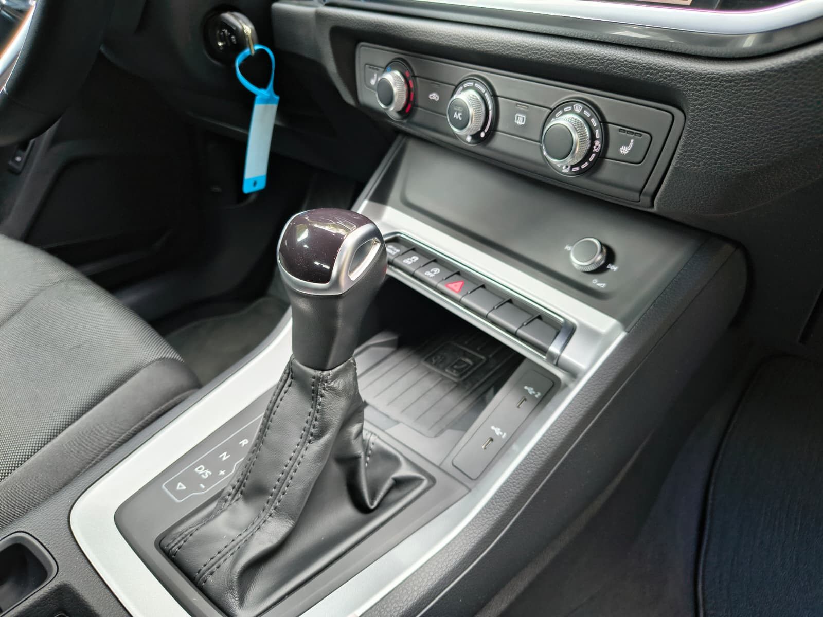 Fahrzeugabbildung Audi Q3 Sportback 35 TDI S-tronic LED+MMI+AHK+SHZ+DSP