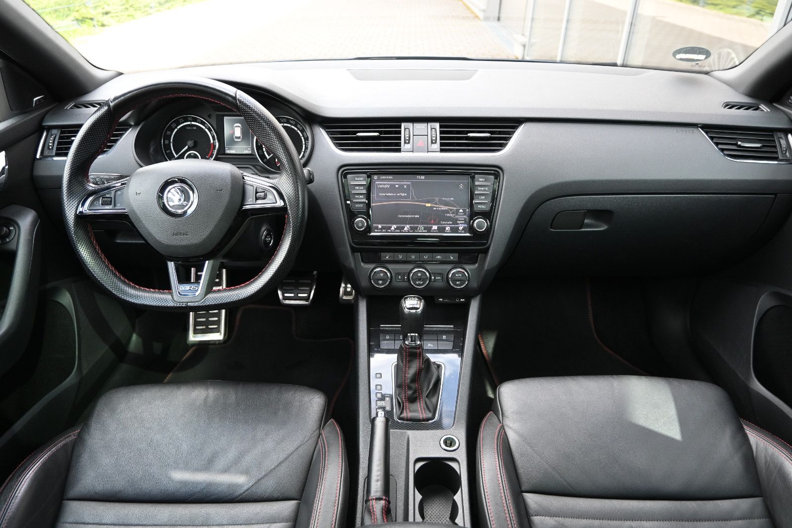 Fahrzeugabbildung SKODA Octavia 2.0 TDI Green tec DSG RS Combi °AHK°STHZ