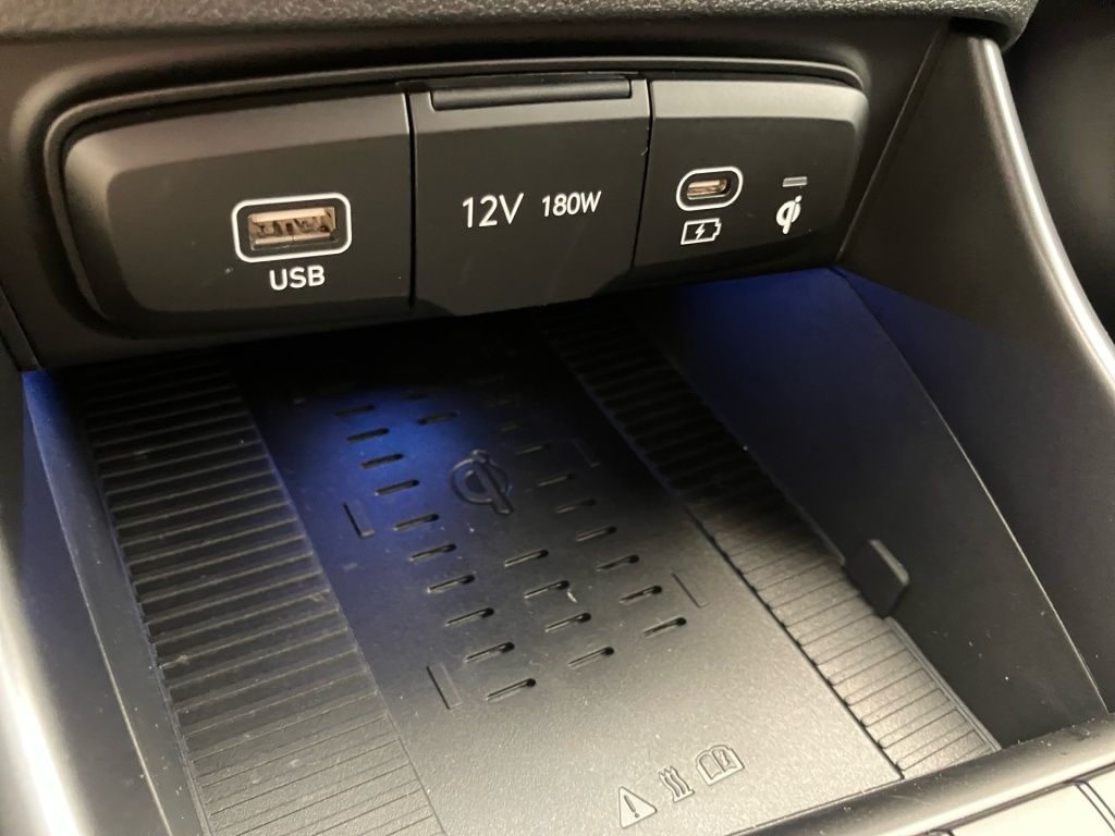 Fahrzeugabbildung Hyundai BAYON 1.0 T-GDI 6-MT Blackline Fernlichtass. LED