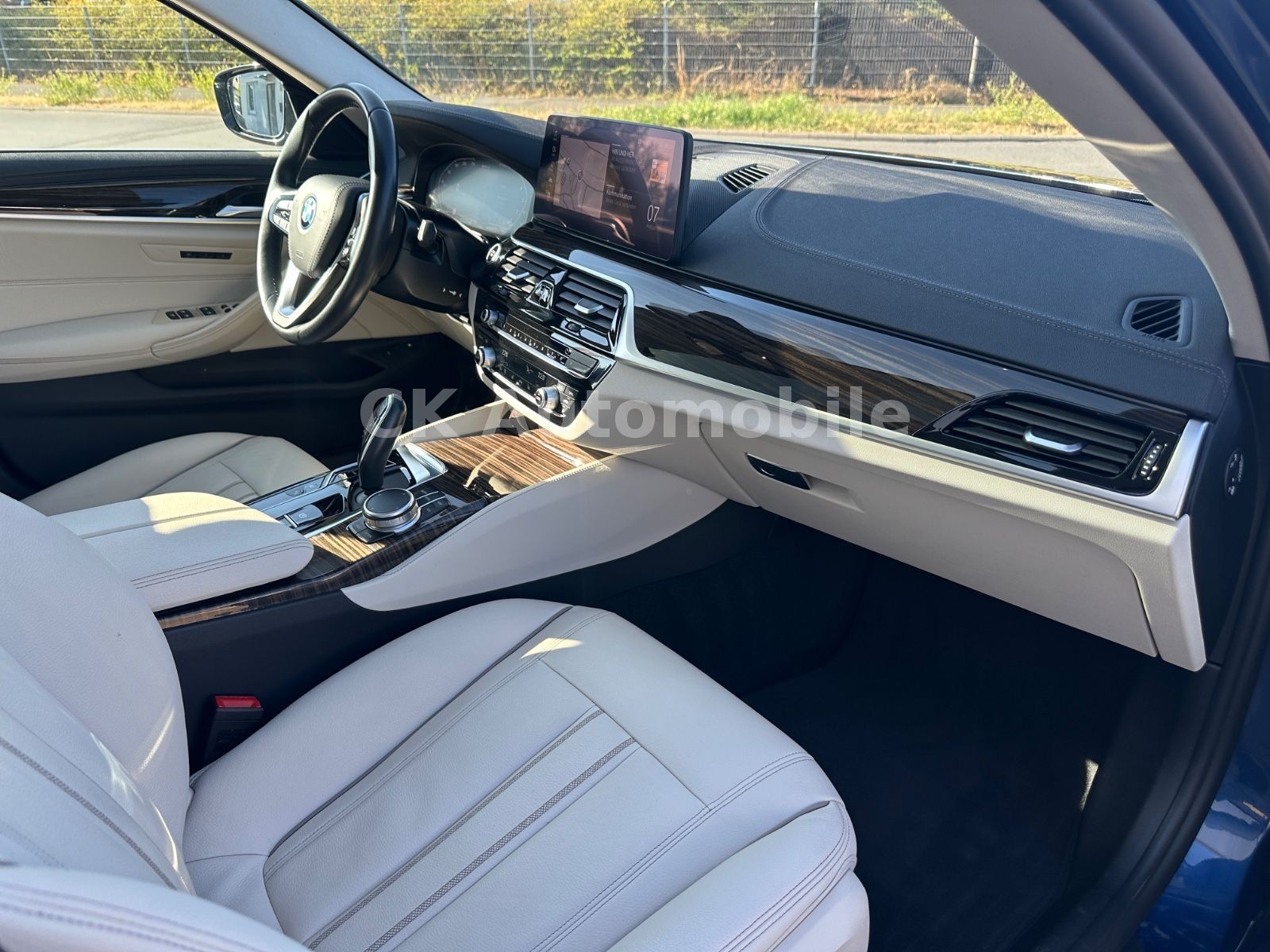 Fahrzeugabbildung BMW 530e xDrive Touring Luxury Line/Pano/LED/Kam/AHK